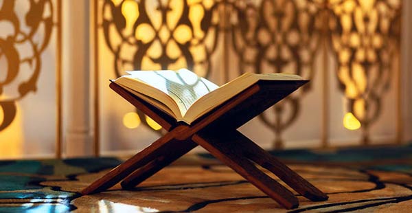  تعبیر خواب قران خواندن زن متاهل + معنی قران خواندن زن متاهل در خواب چیست