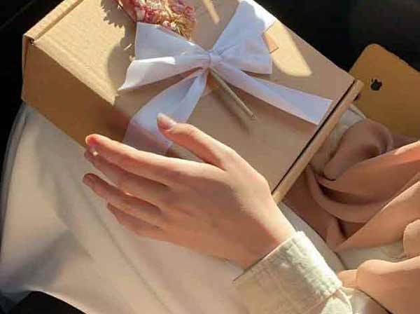 تعبیر خواب لباس هدیه گرفتن امام صادق + معنی لباس هدیه گرفتن از نظر امام صادق چیست