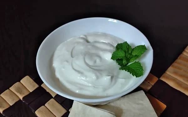 تعبیر خواب ماست هم زدن + معنی ماست هم زدن در خواب های ما چیست