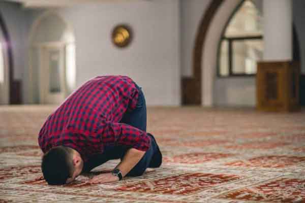 تعبیر خواب نماز شکر خواندن + معنی نماز شکر خواندن در خواب های ما چیست