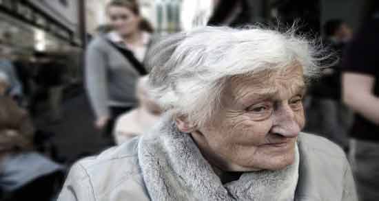 تعبیر خواب پیرزن سفید پوش معنی پیرزن سفید پوش در خواب های ما چیست