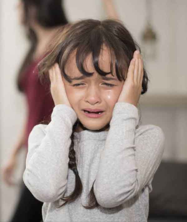 تعبیر خواب کتک زدن بچه دختر + معنی کتک زدن بچه دختر در خواب های ما چیست