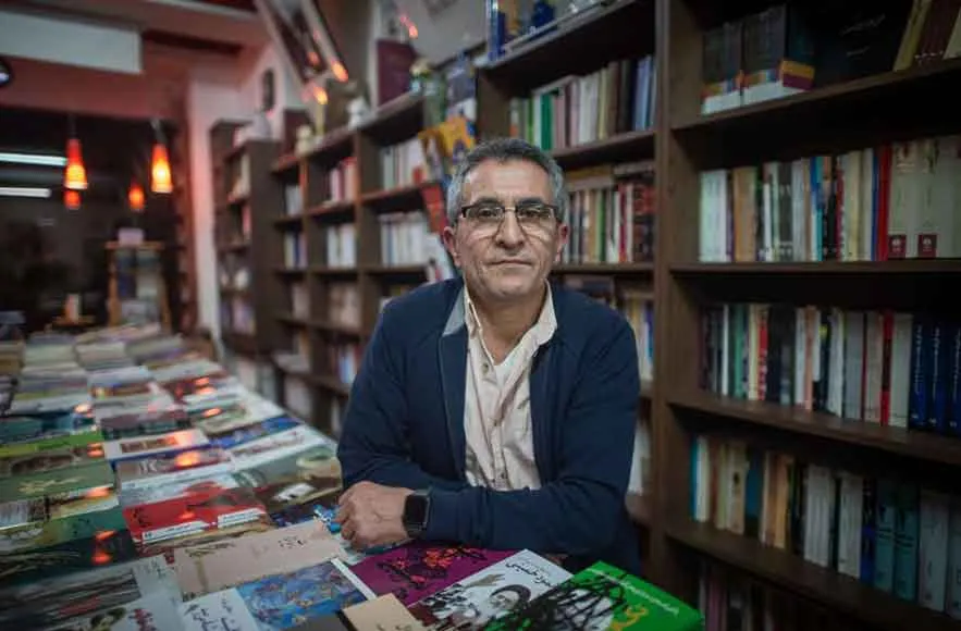 جملاتی زیبا از نویسندگان مرد ایرانی؛ متن های عمیق و با مفهوم از 6 نویسنده
