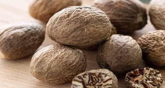 جوز هندی در چه غذاهایی استفاده میشه نی نی سایت ؛ استفاده از جوز هندی به عنوان ادویه برای پخت غذا