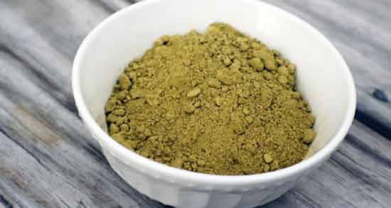 حنای بی رنگ برای اگزما ؛ فواید استفاده از حنای بی رنگ برای درمان اگزما