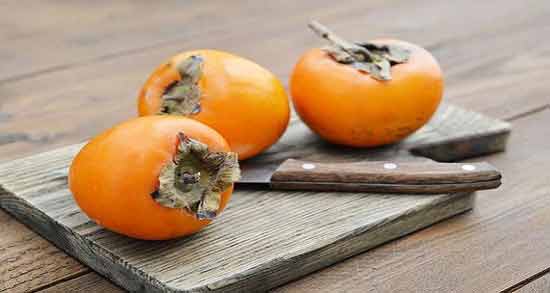 خرمالو از چند ماهگی میشه به نوزاد داد ؛ از چه ماهی می توان به نوزاد خرمالو داد