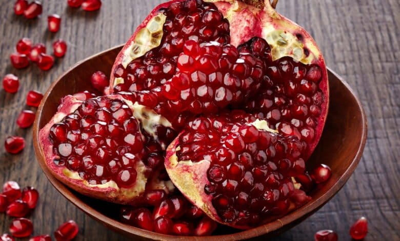 خواص انار؛ 20 فایده انار از کنترل دیابت و خاصت ضد سرطانی تا زیبایی پوست و مو
