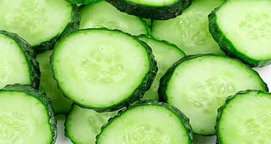خواص خیار برای سیاهی دور چشم ؛ استفاده از خیار برای درمان سیاهی دور چشم