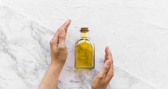 خواص روغن مورچه برای پوست و درمان مشکلات پوستی با مصرف روغن مورچه خواص روغن مورچه برای پوست ؛ درمان مشکلات پوستی با مصرف روغن مورچه