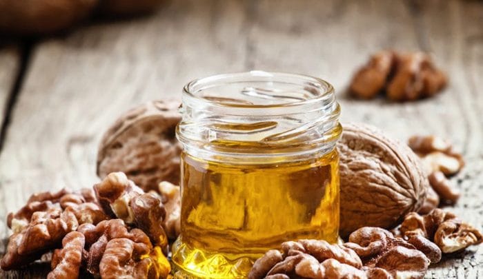 خواص روغن گردو؛ میزان مصرف روزانه، فواید بی نظیر و طرز تهیه روغن گردوی خانگی