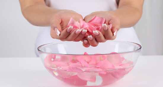 خواص گلاب برای ناخن ؛ تاثیر استفاده از گلاب برای تقویت ناخن