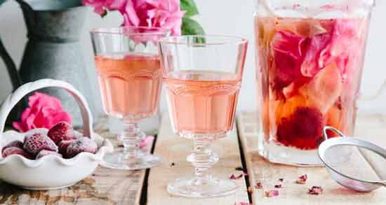 خوردن گلاب در بارداری نی نی سایت و فواید مصرف گلاب برای زن باردار خوردن گلاب در بارداری نی نی سایت ؛ فواید مصرف گلاب برای زن باردار