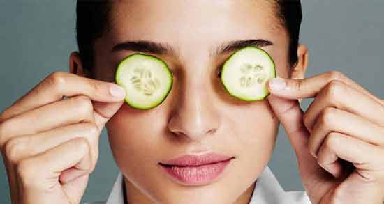خیار برای دور چشم ؛ کاهش چین و چروک دور چشم با خیار