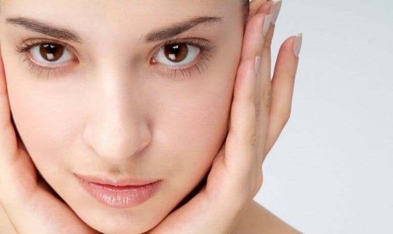 ضد آفتاب سفید کننده و ویژگی های آن (مزایای آن و استفاده صحیح از آن)