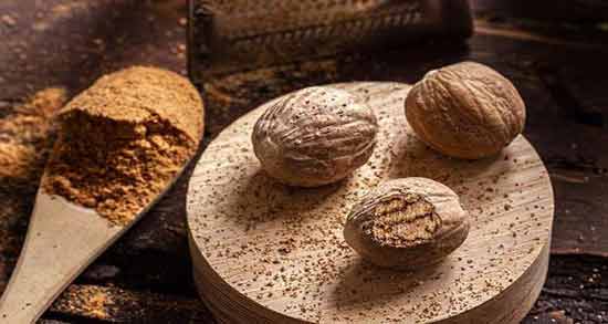 طرز استفاده از جوز هندی ؛ نحوه صحیح استفاده از جوز هندی