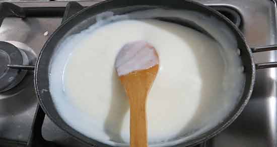 طرز تهیه حریره بادام با شیر خشک نی نی سایت ؛ آموزش درست کردن حریره بادام با شیر خشک