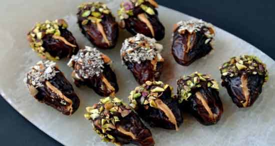 طرز تهیه خرما و گردو ؛ آموزش درست کردن خرما و گردو به روشی ساده