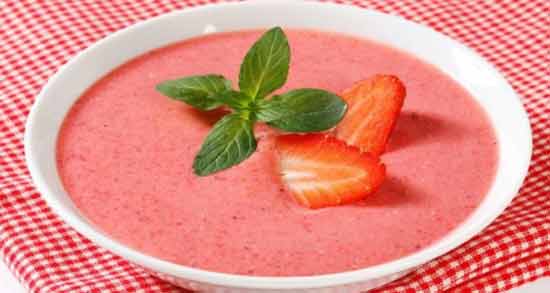 طرز تهیه پوره توت فرنگی برای نوزاد ؛ آموزش درست کردن پوره توت فرنگی برای نوزاد