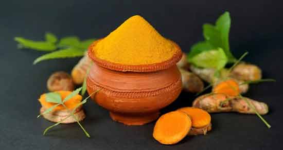 فواید روغن زردچوبه برای صورت ؛ استفاده از روغن زردچوبه برای درمان لک پوست