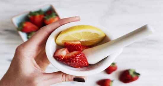 ماسک توت فرنگی و آرد برنج ؛ جوانسازی پوست صورت با ماسک توت فرنگی و آرد برنج