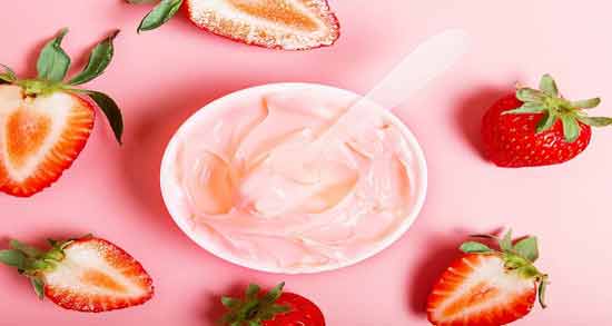 ماسک توت فرنگی و شیر ؛ آشنایی با خواص استفاده از ماسک توت فرنگی و شیر
