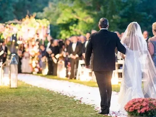 متن‌های زیبا برای خوش آمدگویی به مهمانان عروسی (30 جمله زیبا)