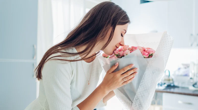 مزایای گلاب برای واژن و نحوه استفاده از آن برای خانم ها