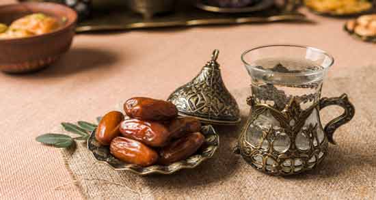 مصرف خرما با اب ؛ خواص و مضرات خوردن خرما با اب