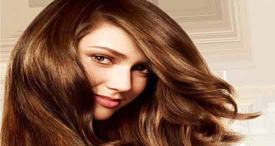 چگونه با حنا موهای خود را خرمایی کنیم ؛ روشن کردن رنگ مو با استفاده از حنا