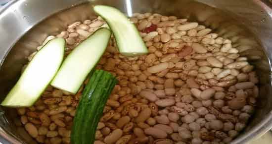 گرفتن نفخ حبوبات با خیار نی نی سایت ؛ استفاده از خیار برای گرفتن نفخ حبوبات