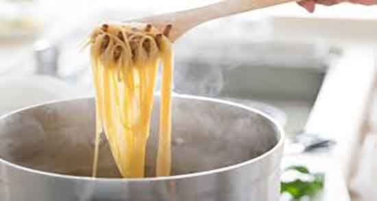 آب ماکارونی برای گلها ؛ ایا دادن اب ماکارونی به گلهای اپارتمانی مفید است