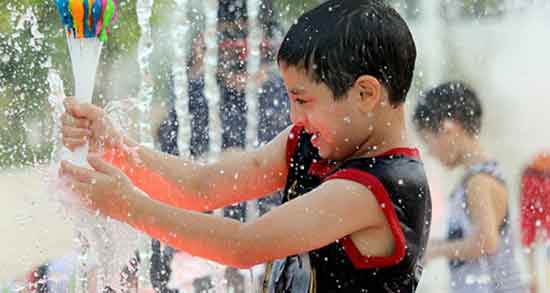 تعبیر خواب آب بازی کردن ، معنی آب بازی کردن در خواب های ما چیست