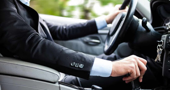 تعبیر خواب رانندگی با دنده عقب ، معنی دیدن رانندگی با دنده عقب در خواب