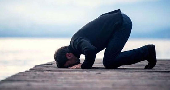 تعبیر خواب سجده ، شکر بجا آوردن بر مهر و زیارت عاشورا بر آب با گریه در مسجد تعبیر خواب سجده ، معنی دیدن سجده در خواب های ما چیست