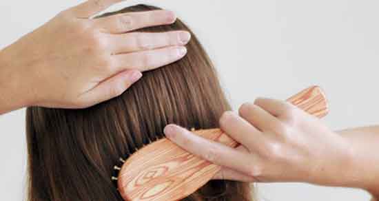 تعبیر خواب شانه زدن موی زن توسط مرد ، معنی شانه زدن موی زن توسط مرد