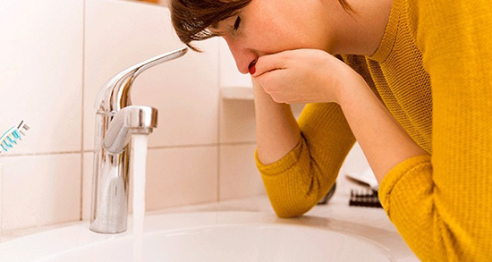 تعبیر خواب مرده استفراغ میکند ، معنی مرده استفراغ میکند در خواب چیست