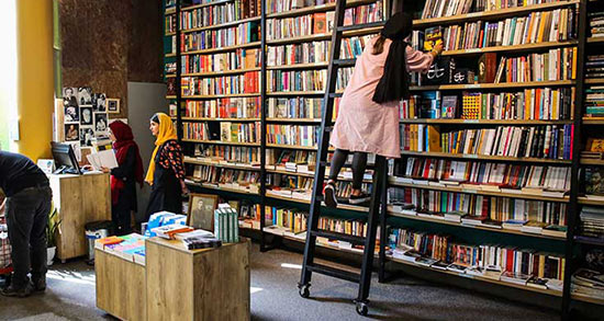 تعبیر خواب کتابهای زیاد ، معنی دیدن کتابهای زیاد در خواب های ما چیست