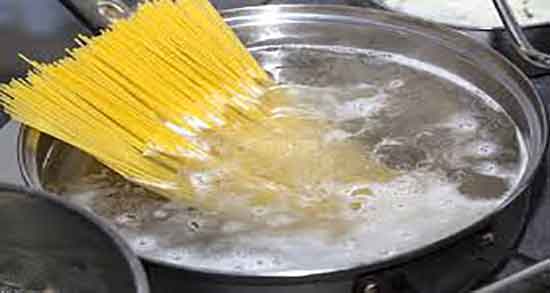 خواص آب ماکارونی آب پز و فواید مصرف اب ماکارونی اب پز برای کم خونی خواص آب ماکارونی آب پز ؛ فواید مصرف اب ماکارونی اب پز برای کم خونی