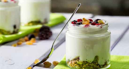 خواص ماست یونانی در بدنسازی برای لاغری و کودکان در بارداری