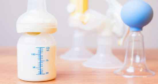 شیر مادر چقدر بیرون میماند ؛ ماندگاری شیر مادر چقدر است؟