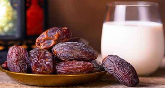 شیر گرم و خرما ؛ وجود ویتامین های فراوان در شیر گرم و خرما