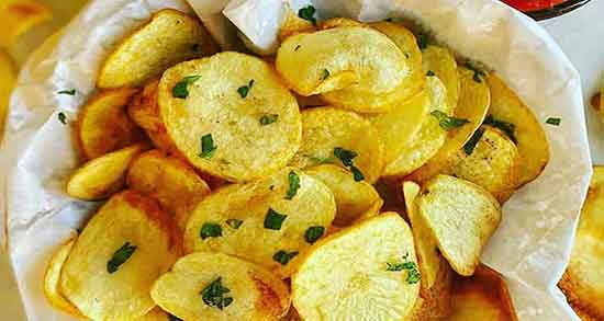 طرز تهیه چیپس خانگی ؛ دستور تهیه چیپس خانگی چگونه است