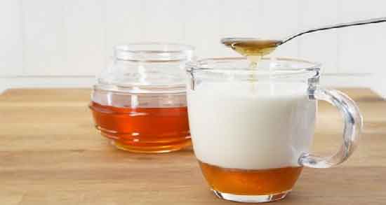 فواید شیر گرم و عسل ؛ استحکام استخوان ها با خوردن شیر گرم و عسل
