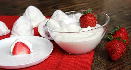 ماست ایسلندی و توت فرنگی ؛ درست کردن دسری خوشمزه با ماست ایسلندی و توت فرنگی