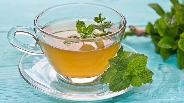 دمنوش برای پریود و تأثیر آن بر دردهای قاعدگی (معرفی ۱۸ دمنوش مفید)