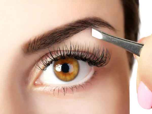 تعبیر خواب ابرو برداشتن زن باردار + معنی ابرو برداشتن در خواب های ما چیست