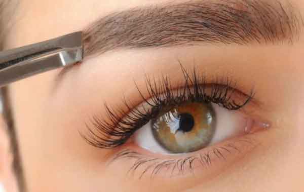 تعبیر خواب ابرو برداشتن زن بیوه + معنی ابرو برداشتن زن بیوه در خواب های ما چیست