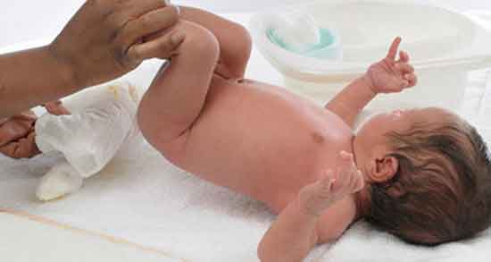 تعبیر خواب ادرار بچه ، و ادرار پسر بچه و دختر بچه روی ادم و روی لباس در بغل