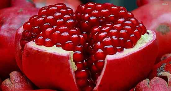 تعبیر خواب انار خوردن مرده ، دادن و گرفتن انار از مرده و دیگران برای زن باردار