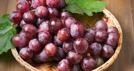 تعبیر خواب انگور قرمز بزرگ ، تعبیر خواب دادن انگور به دیگران برای زن باردار